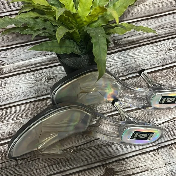 LEI Women's Clear and Silver 2 inch  Heels Size 8.5 - Picture 8 of 12